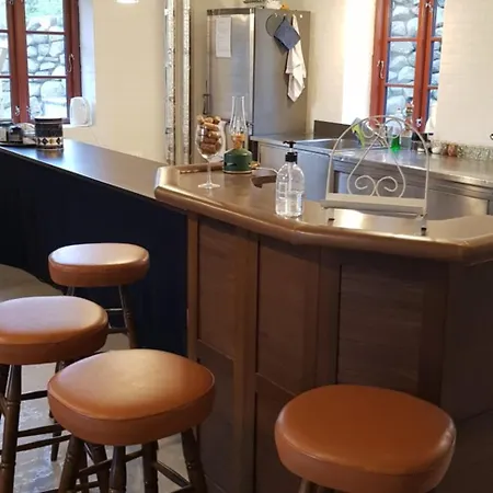 Pa Toppen - Cafe Og Herberg - For Cykel Og Vandrefolk * Knebel