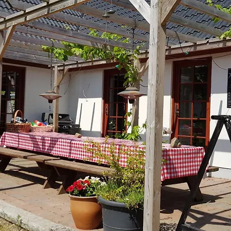 Pa Toppen - Cafe Og Herberg - For Cykel Og Vandrefolk *