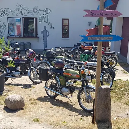 Pa Toppen - Cafe Og Herberg - For Cykel Og Vandrefolk *