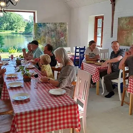 Pa Toppen - Cafe Og Herberg - For Cykel Og Vandrefolk
