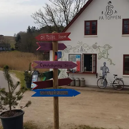 Pa Toppen - Cafe Og Herberg - For Cykel Og Vandrefolk Knebel